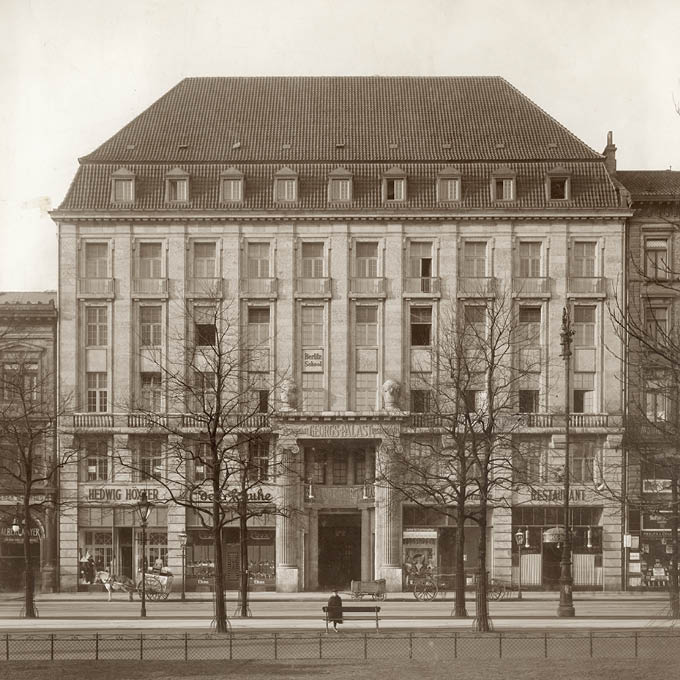 Fassade des Georgspalast um 1910